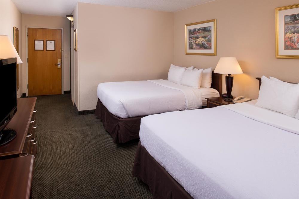 Ramada Plaza Rochester Airport Dış mekan fotoğraf