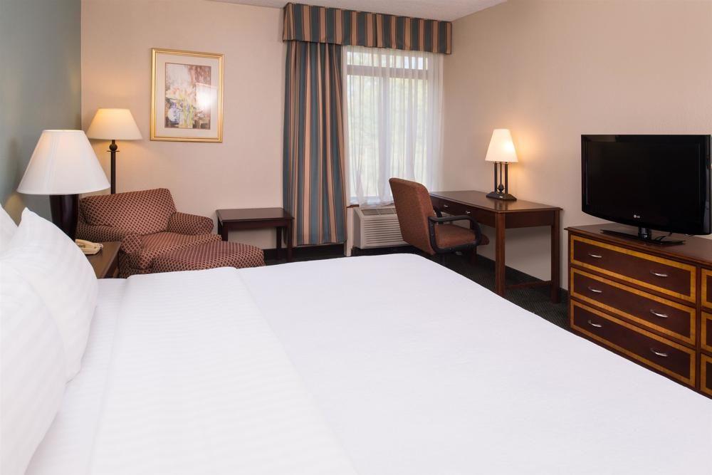 Ramada Plaza Rochester Airport Dış mekan fotoğraf