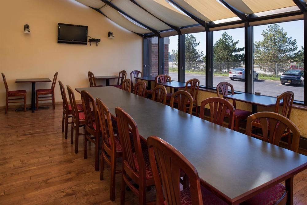 Ramada Plaza Rochester Airport Dış mekan fotoğraf