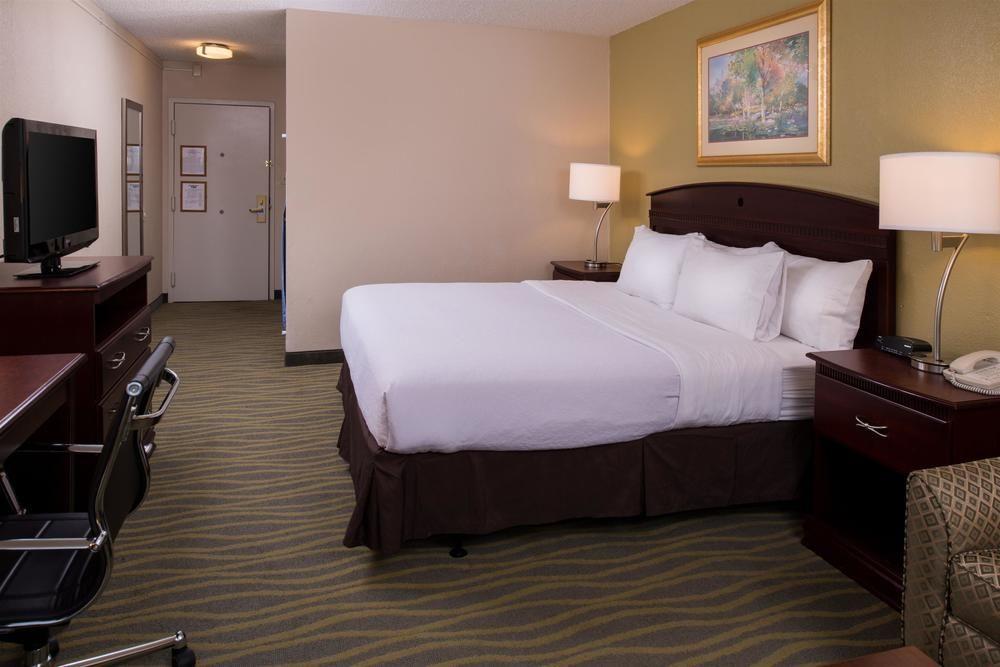 Ramada Plaza Rochester Airport Dış mekan fotoğraf