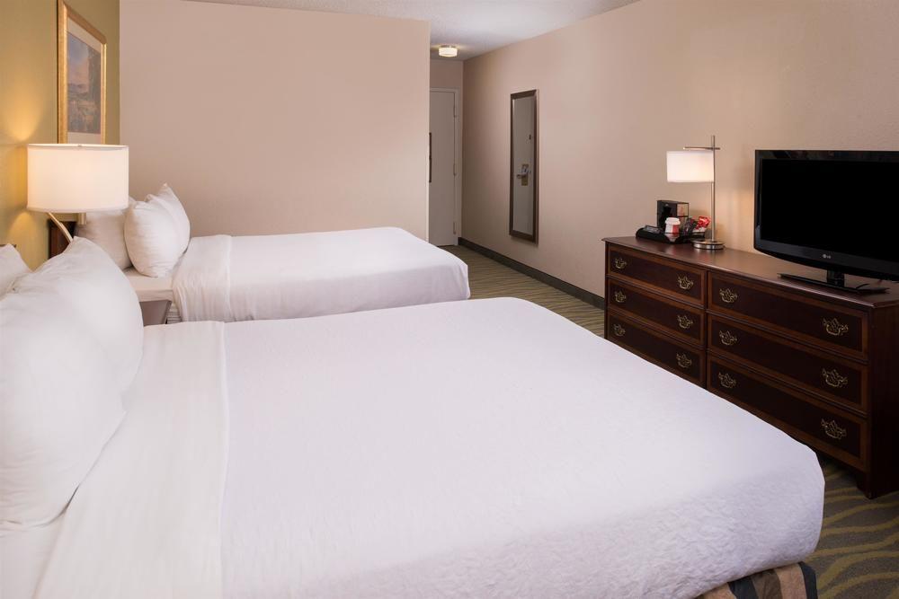 Ramada Plaza Rochester Airport Dış mekan fotoğraf