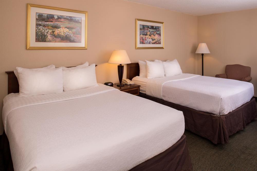 Ramada Plaza Rochester Airport Dış mekan fotoğraf