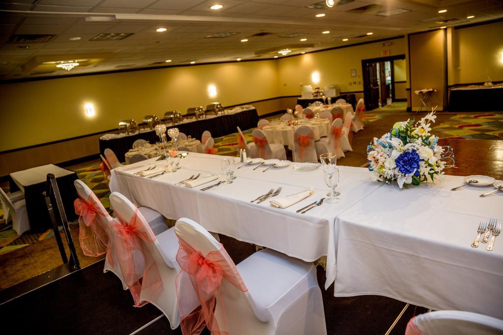 Ramada Plaza Rochester Airport Dış mekan fotoğraf