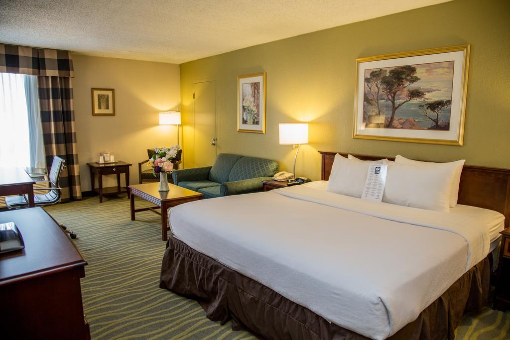 Ramada Plaza Rochester Airport Dış mekan fotoğraf