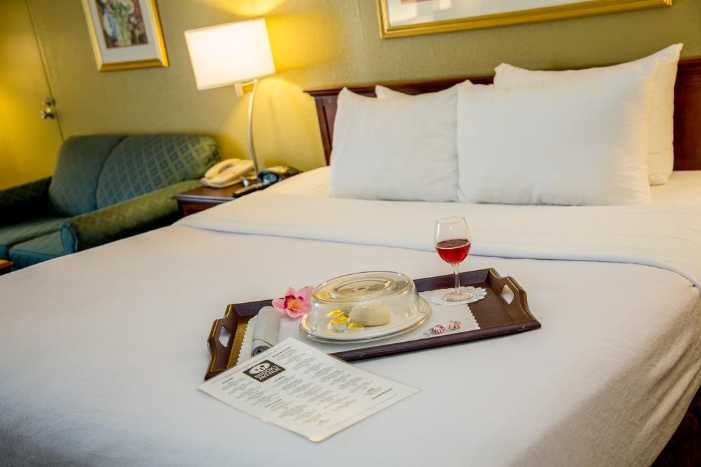 Ramada Plaza Rochester Airport Dış mekan fotoğraf
