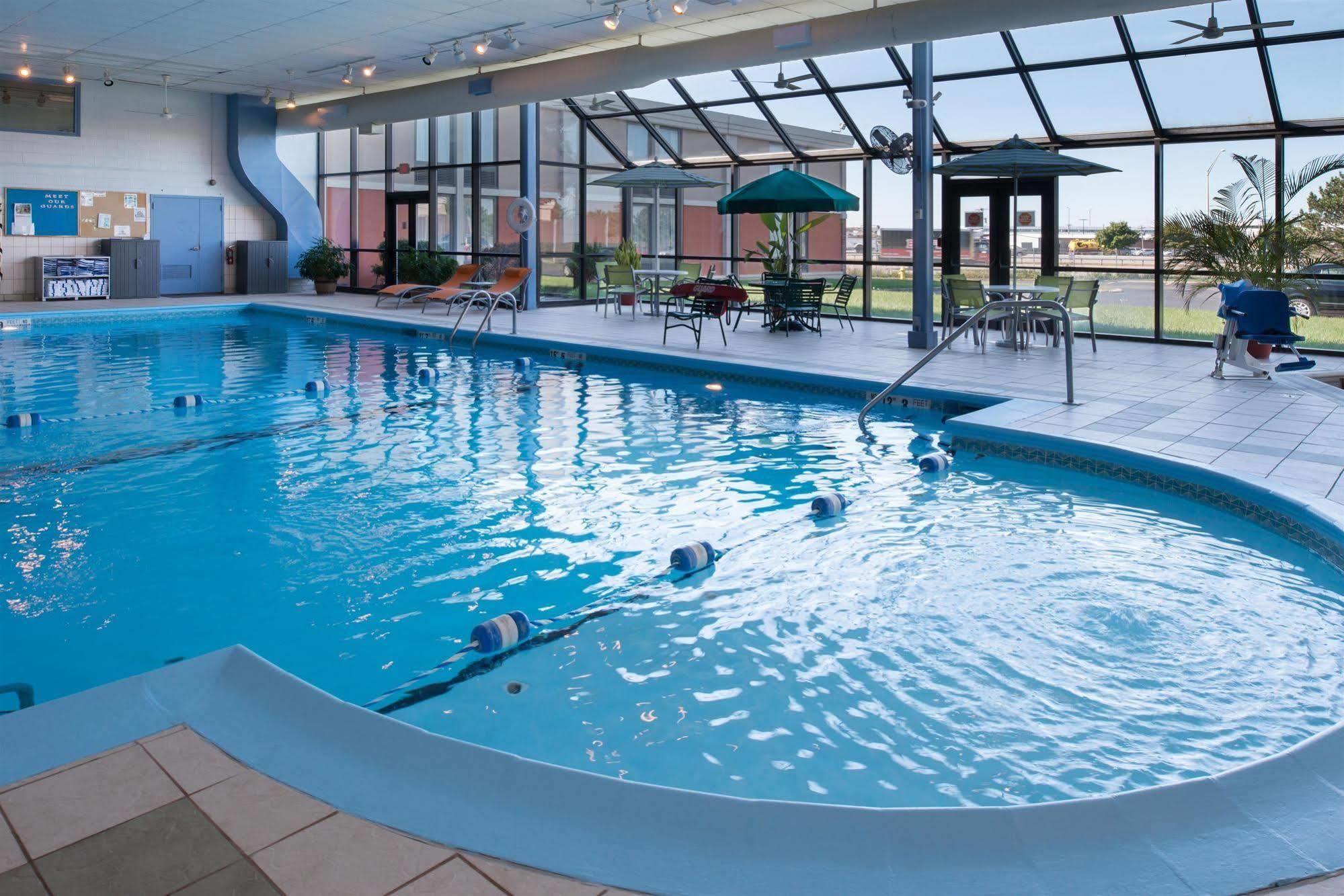 Ramada Plaza Rochester Airport Dış mekan fotoğraf